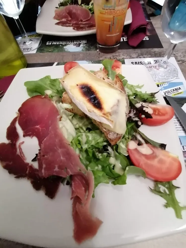 Salade de St Nectaire Chaud Jambon d'Auvergne